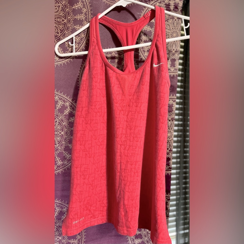 Women’s Nike Dri Fit Tank top w/ built in sports bra.